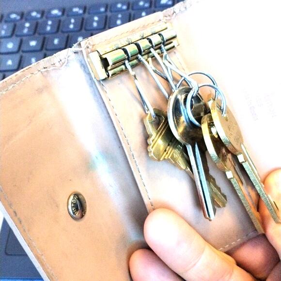 Louis Vuitton Vernis Key Case Holder Yellow 4 Hooks Monogram Luxury Vintage - Picture 9 of 12